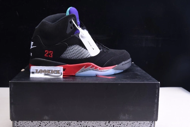 One Kick CZ1786-001 Top Air 5 Jordan 3 0810
